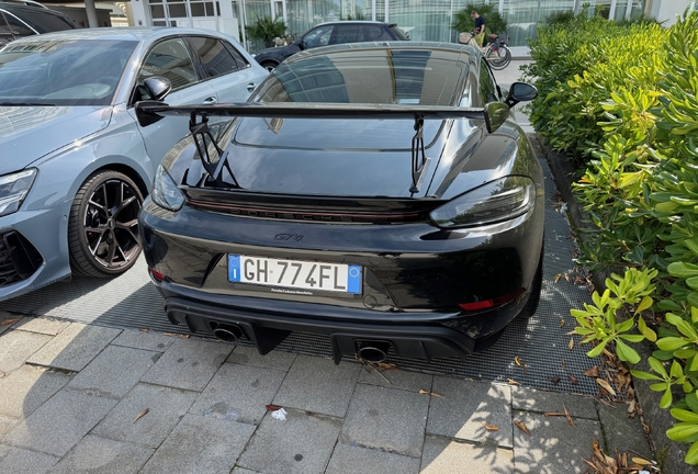 Porsche 718 Cayman GT4
