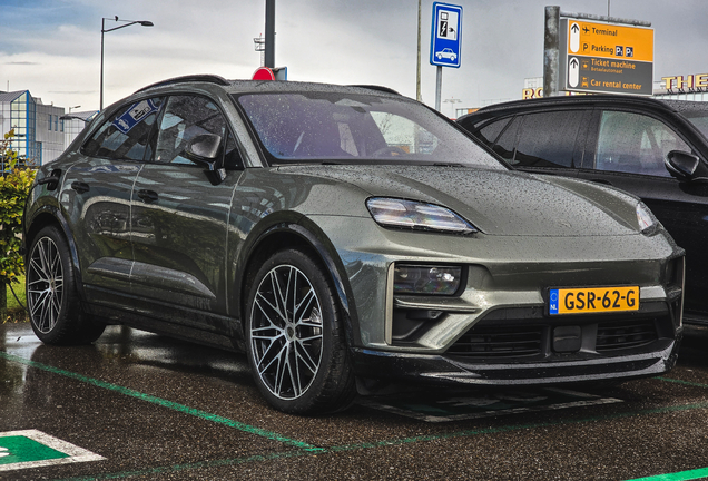 Porsche Macan EV Turbo