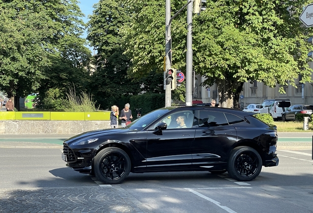 Aston Martin DBX707