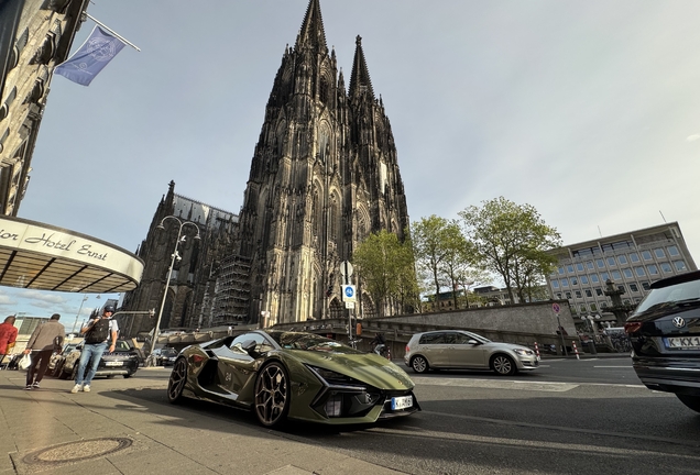 Lamborghini Revuelto