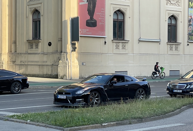 Nissan GT-R 2011