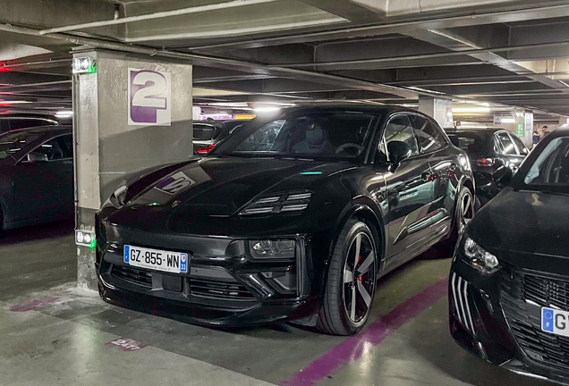 Porsche Macan EV Turbo