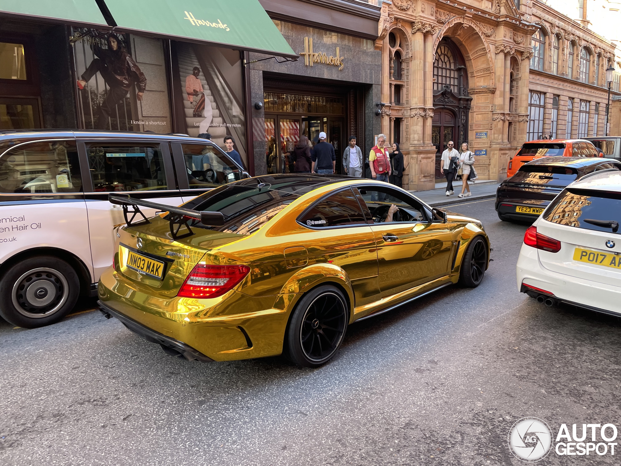 Gouden wrap is niet de juiste keuze voor een Mercedes-Benz C 63