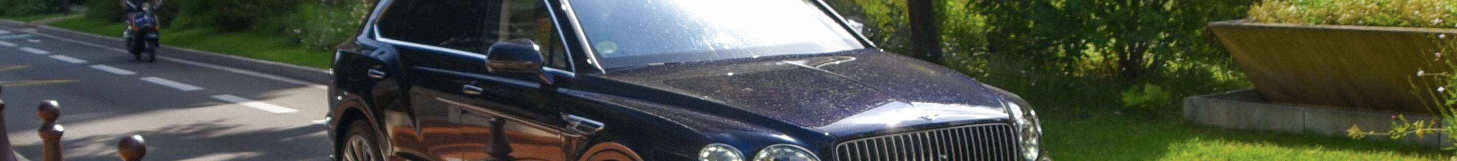 Bentley Bentayga Azure EWB