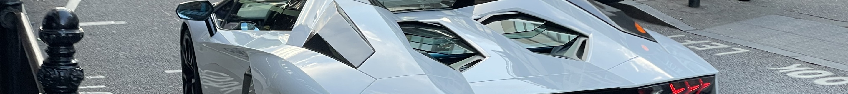 Lamborghini Aventador LP700-4 Roadster DMC Spezial Version