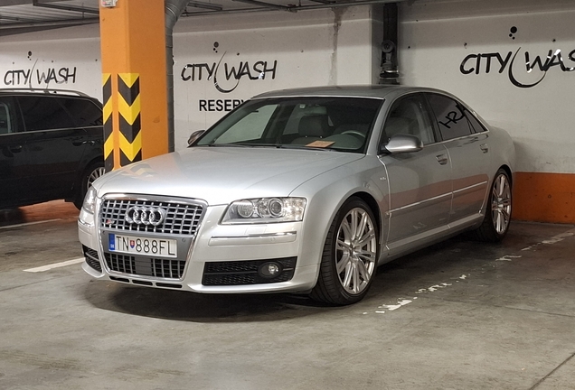 Audi S8 D3