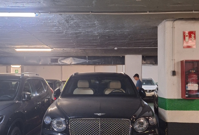 Bentley Bentayga Hybrid 2021