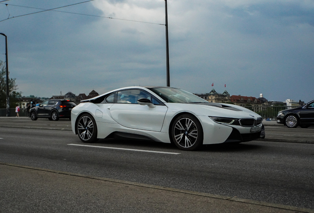 BMW i8