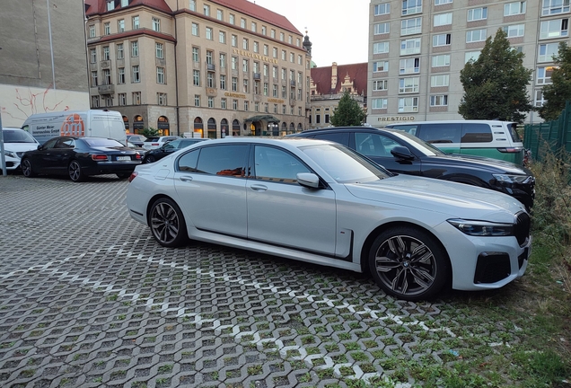 BMW M760Li xDrive 2019