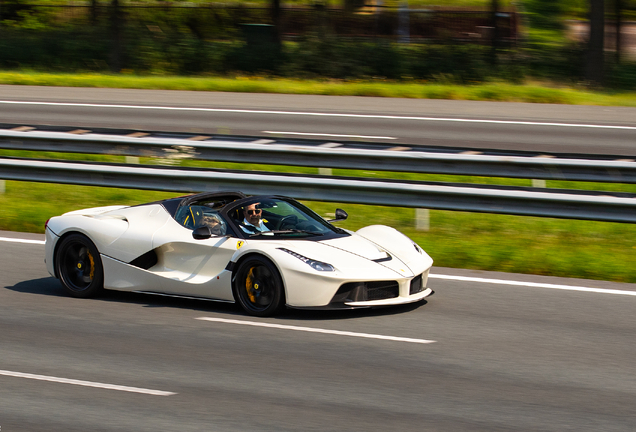 Ferrari LaFerrari Aperta