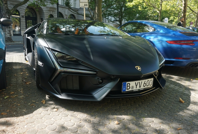 Lamborghini Revuelto