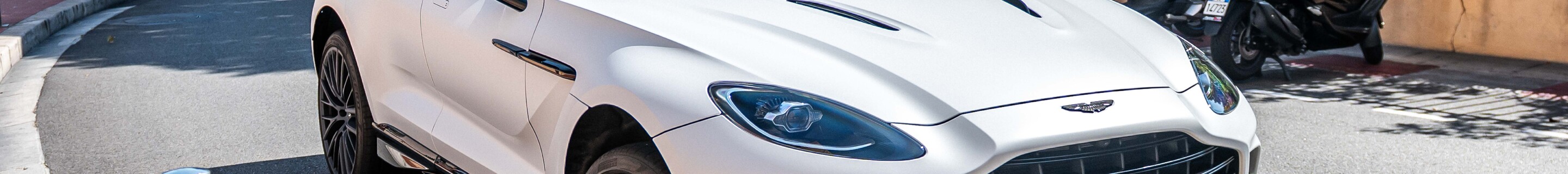 Aston Martin DBX707