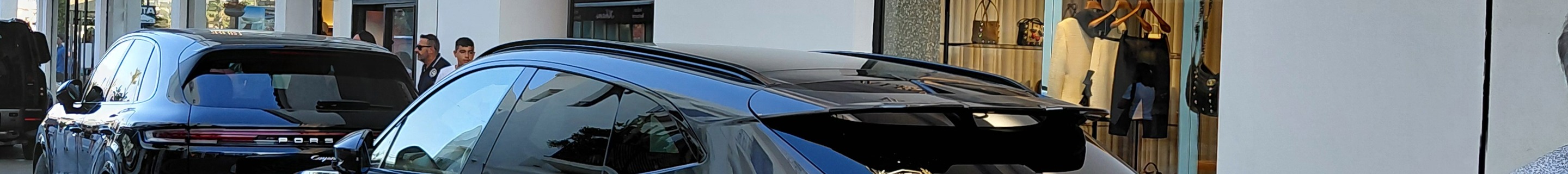 Aston Martin DBX707