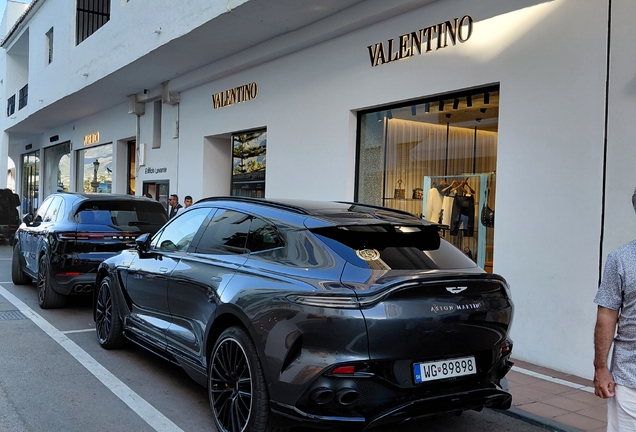 Aston Martin DBX707