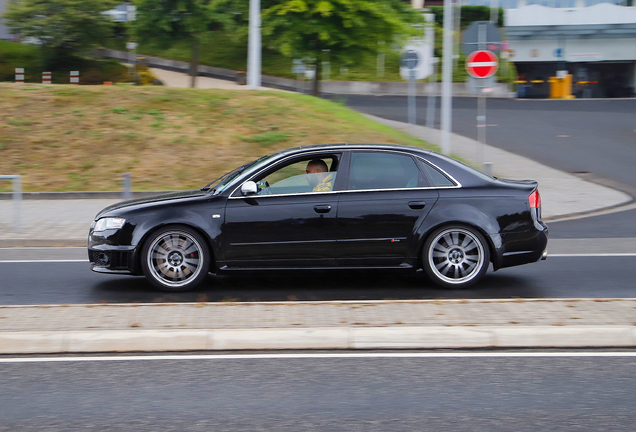 Audi RS4 Sedan