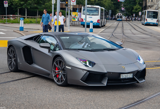 Lamborghini Aventador LP700-4 Roadster