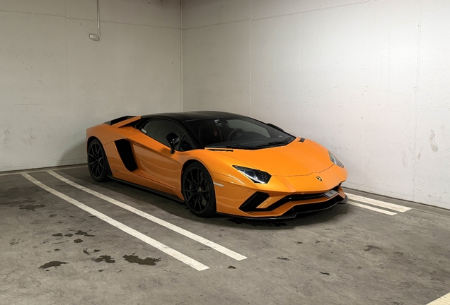 Lamborghini Aventador S LP740-4