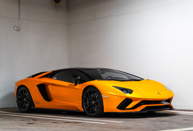 Lamborghini Aventador S LP740-4