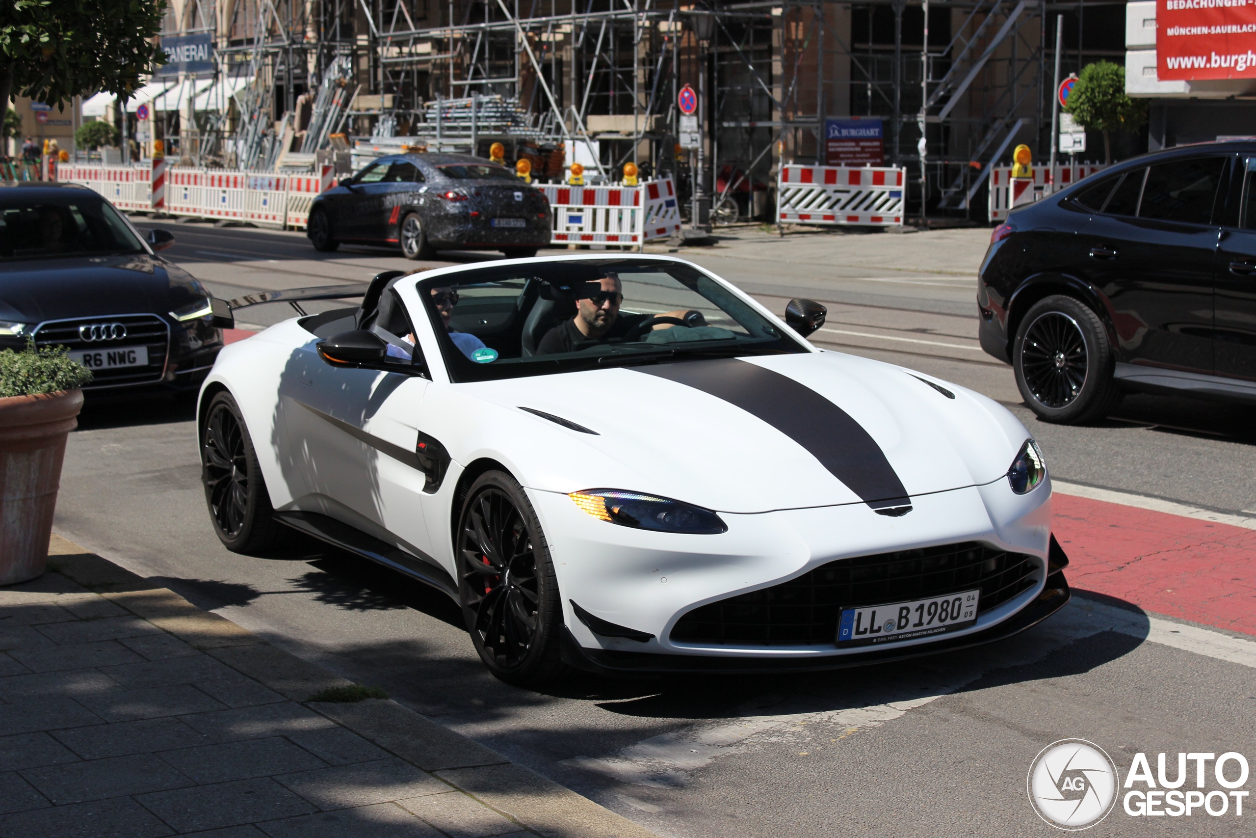 Aston Martin V8 Vantage Formula 1 Edition Roadster