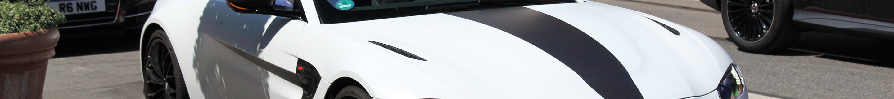 Aston Martin V8 Vantage Formula 1 Edition Roadster