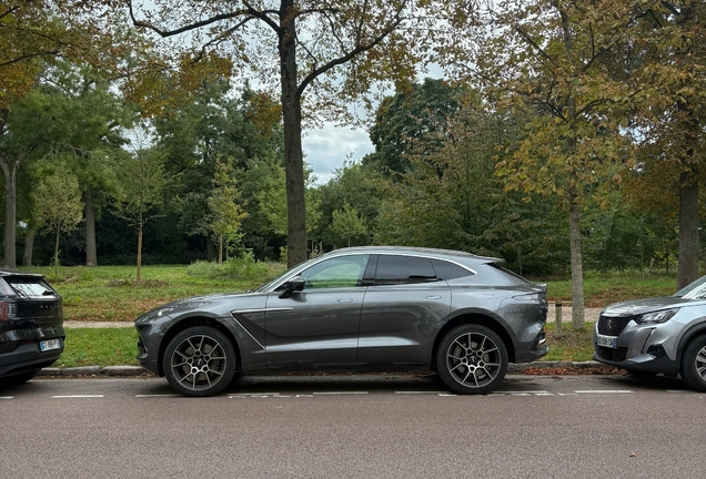 Aston Martin DBX