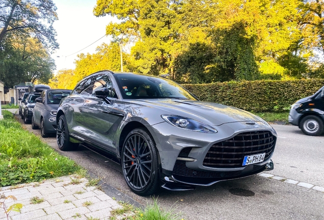 Aston Martin DBX707