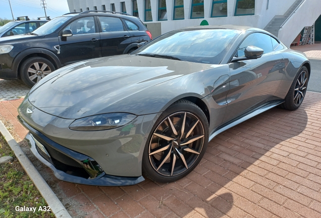 Aston Martin V8 Vantage 2018