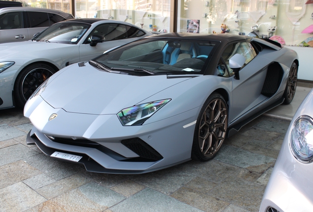 Lamborghini Aventador LP780-4 Ultimae Roadster
