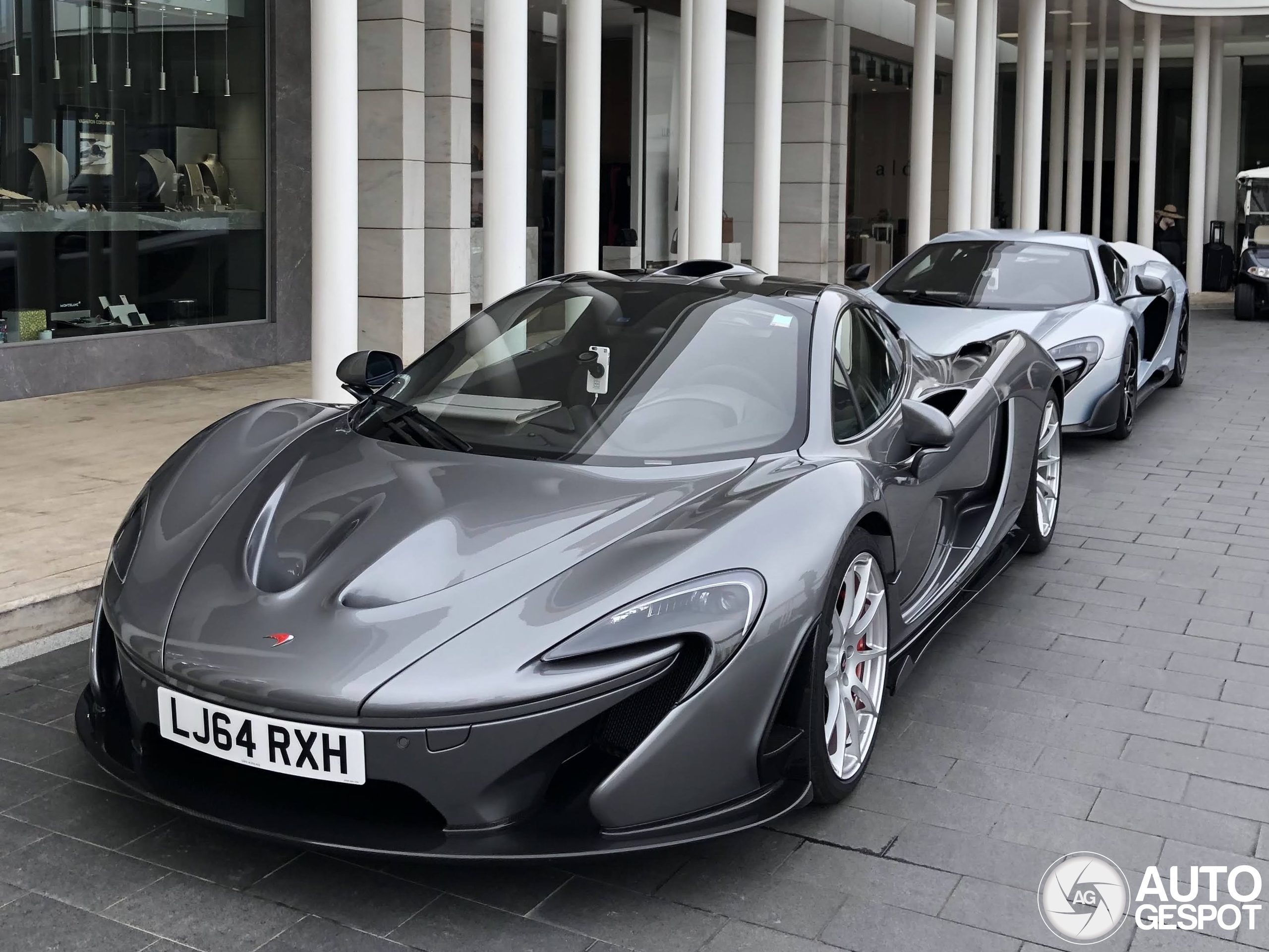 Voor het eerst een McLaren P1 gespot in Griekenland