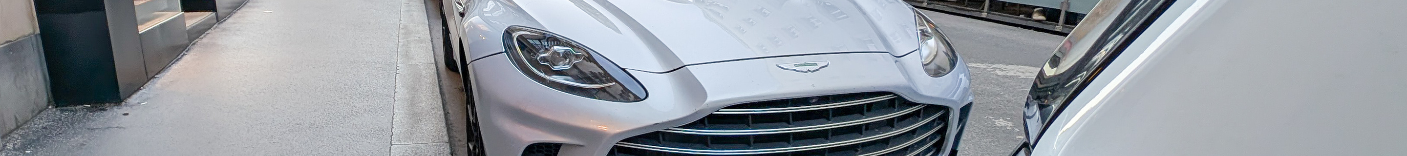 Aston Martin DBX707