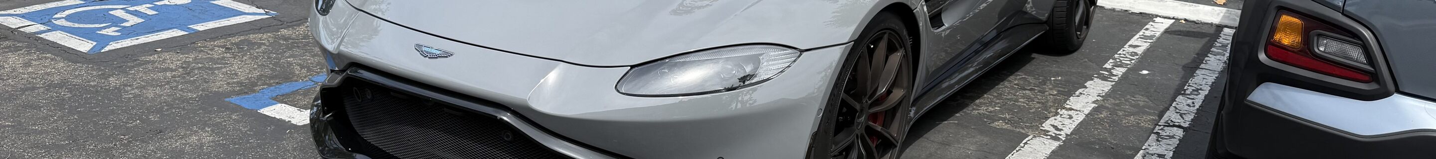 Aston Martin V8 Vantage 2018