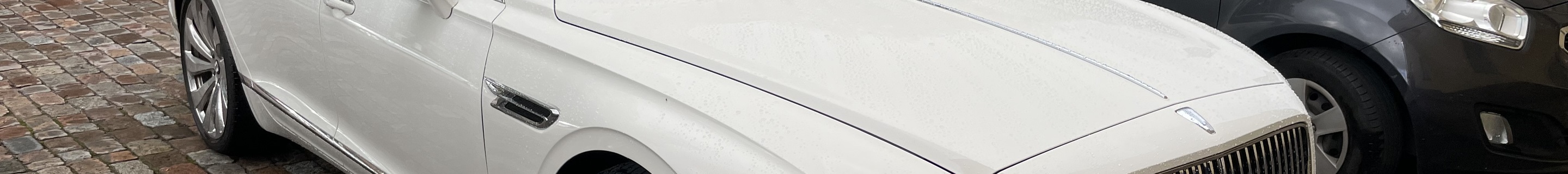 Bentley Flying Spur Hybrid Azure