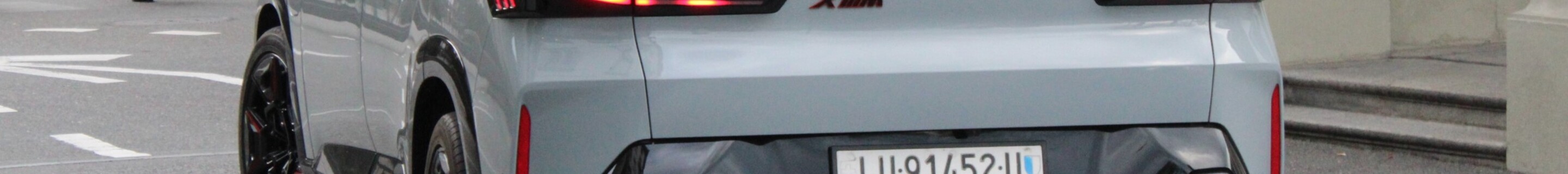 BMW XM G09 Label Red