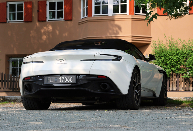 Aston Martin DB11 V8 Volante