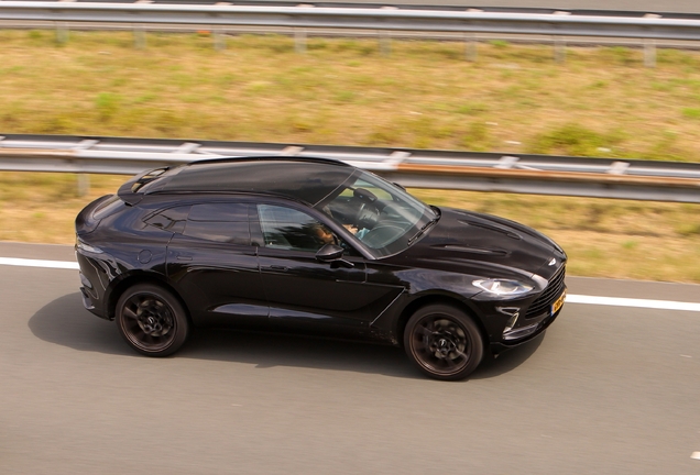 Aston Martin DBX