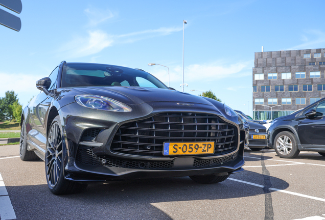Aston Martin DBX707