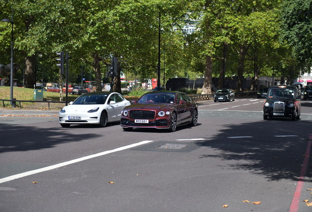 Bentley Flying Spur Hybrid Azure
