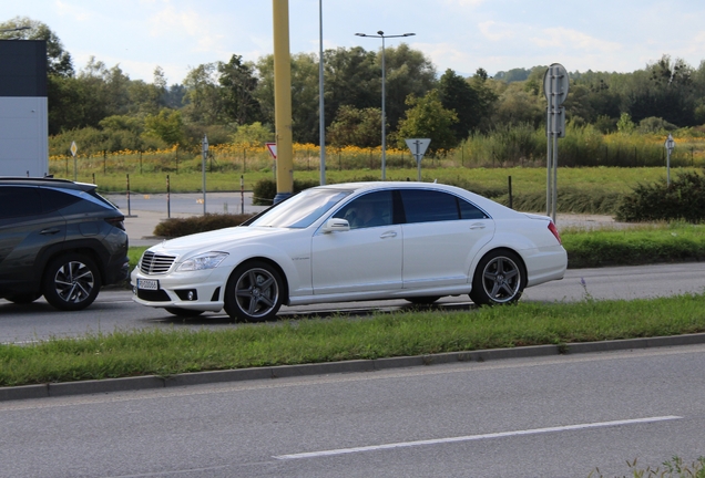 Mercedes-Benz S 65 AMG V221