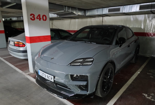 Porsche Macan EV Turbo