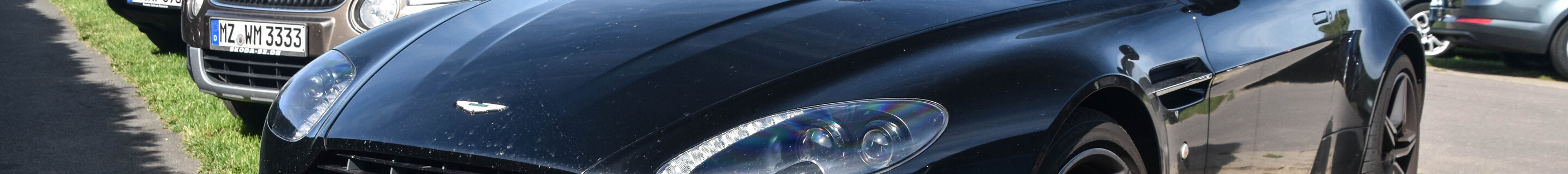 Aston Martin V8 Vantage Roadster 2012