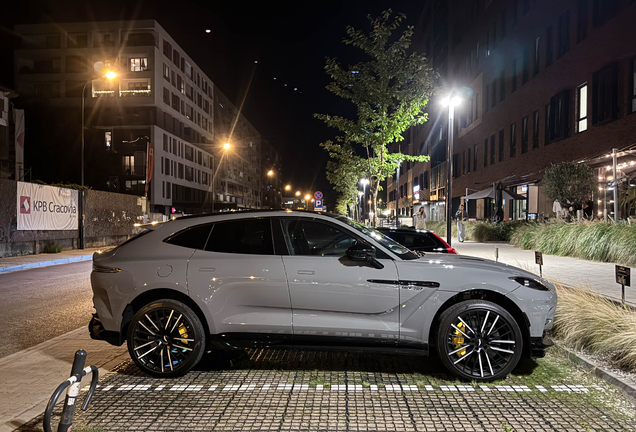 Aston Martin DBX707