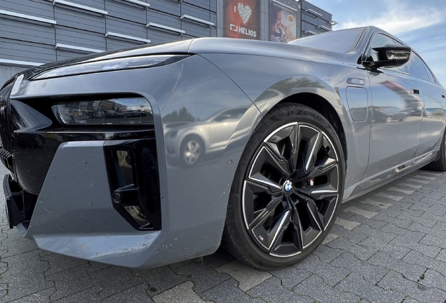 BMW M760e xDrive