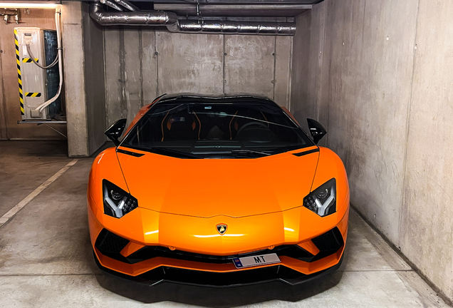 Lamborghini Aventador S LP740-4