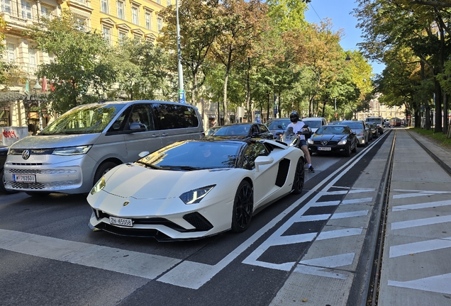 Lamborghini Aventador S LP740-4 Roadster