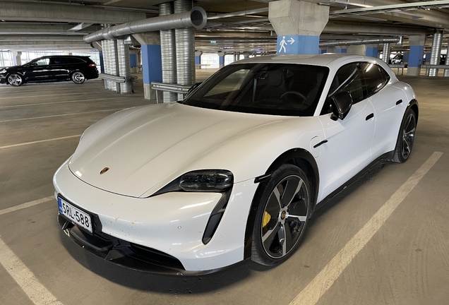 Porsche Taycan Turbo S Cross Turismo