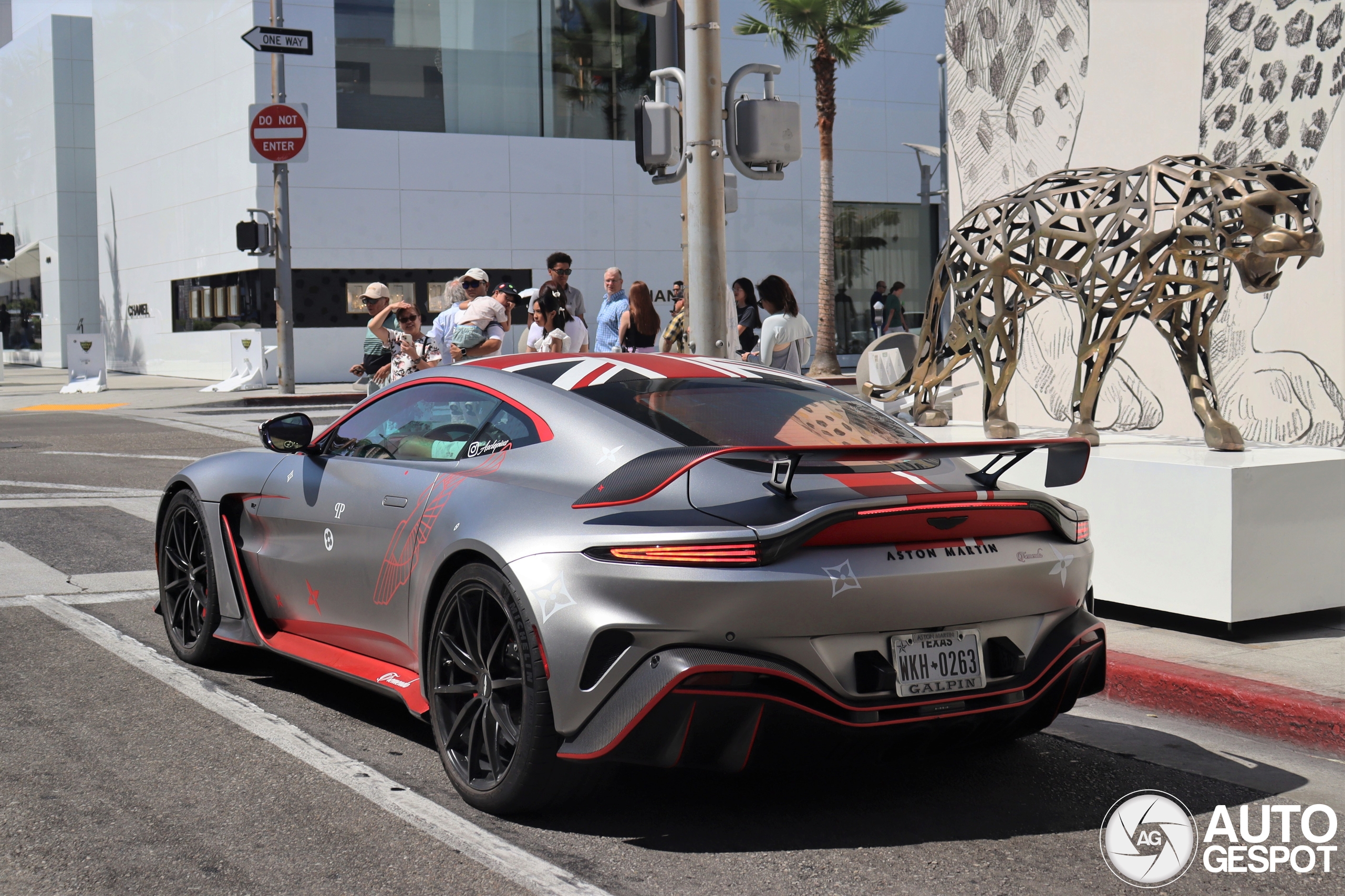 Aston Martin V12 Vantage 2023