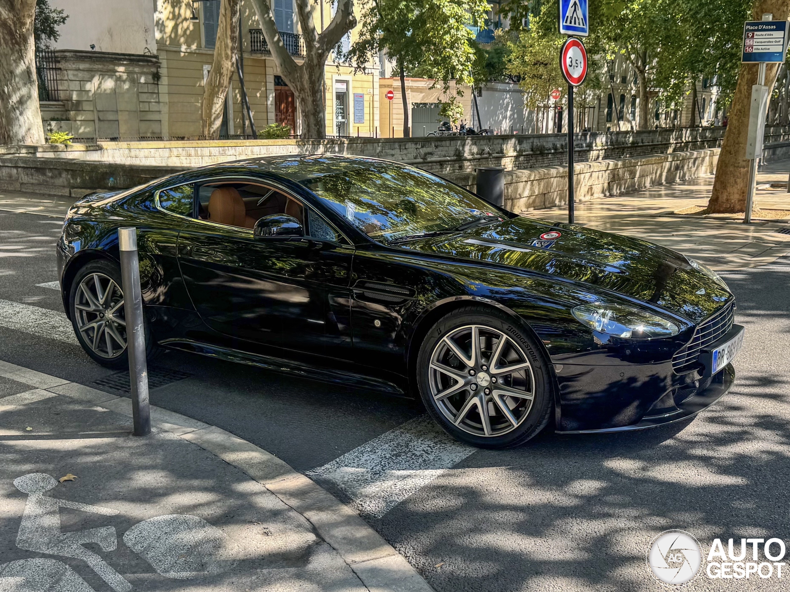 Aston Martin V8 Vantage S