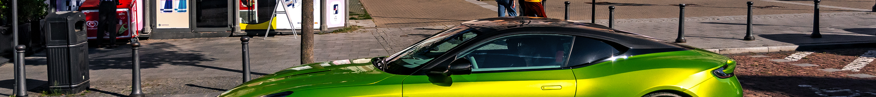 Aston Martin DB12