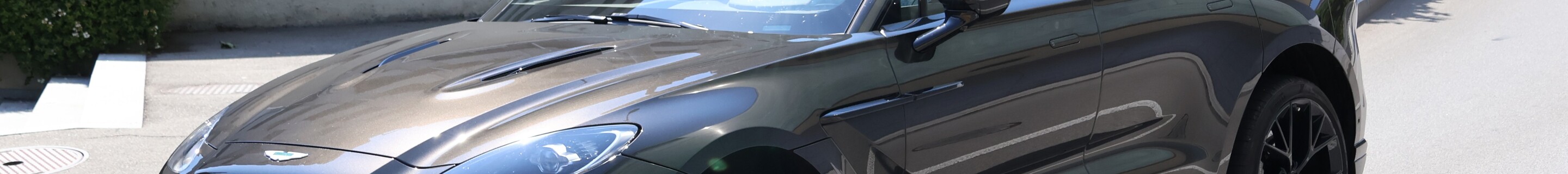 Aston Martin DBX707