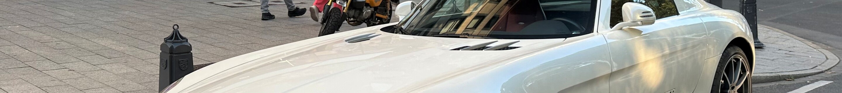 Mercedes-Benz SLS AMG